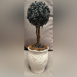 Real-Like Berry Topiary Wood/Moss on Anca Leaves Dotted Bead Motif Pot #092424